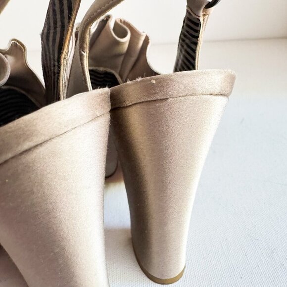 Moschino Grey Satin Ruffle Detail Slingback Heels 36 - Picture 5 of 12